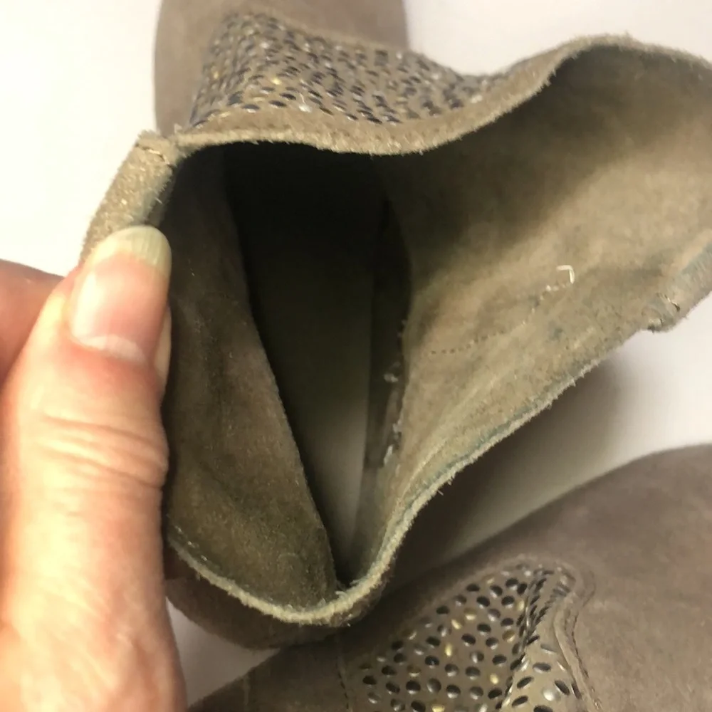 American Eagle Outfitters Tan Slouchy Studded Suede Stacked Heel Ankle Booties 9